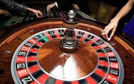 Antarmuka Boom City di icebet menampilkan gulungan slot, tombol putar, dan tampilan saldo